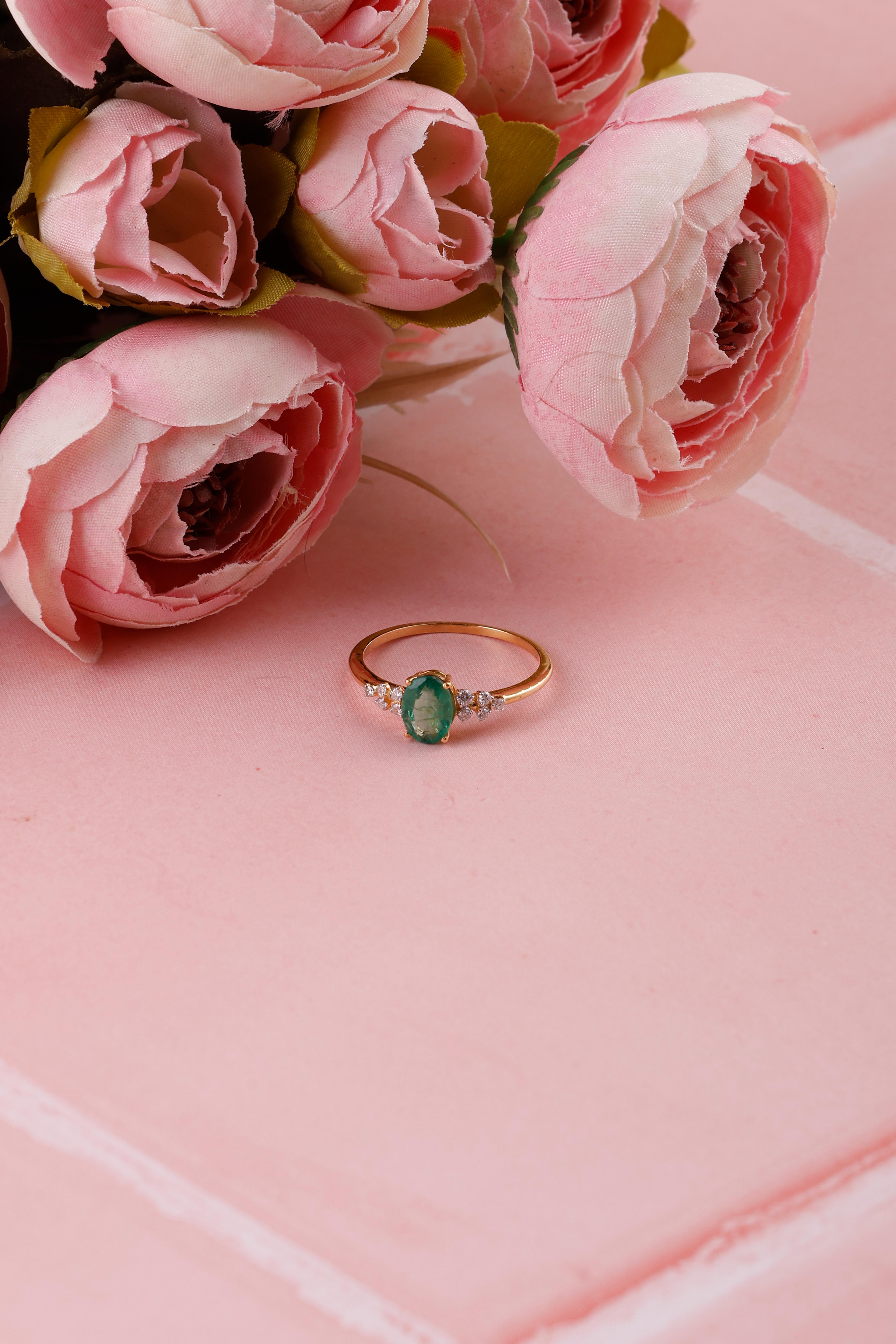 14K Gold Emerald & Diamond Oval Ring - Unique Design for Her