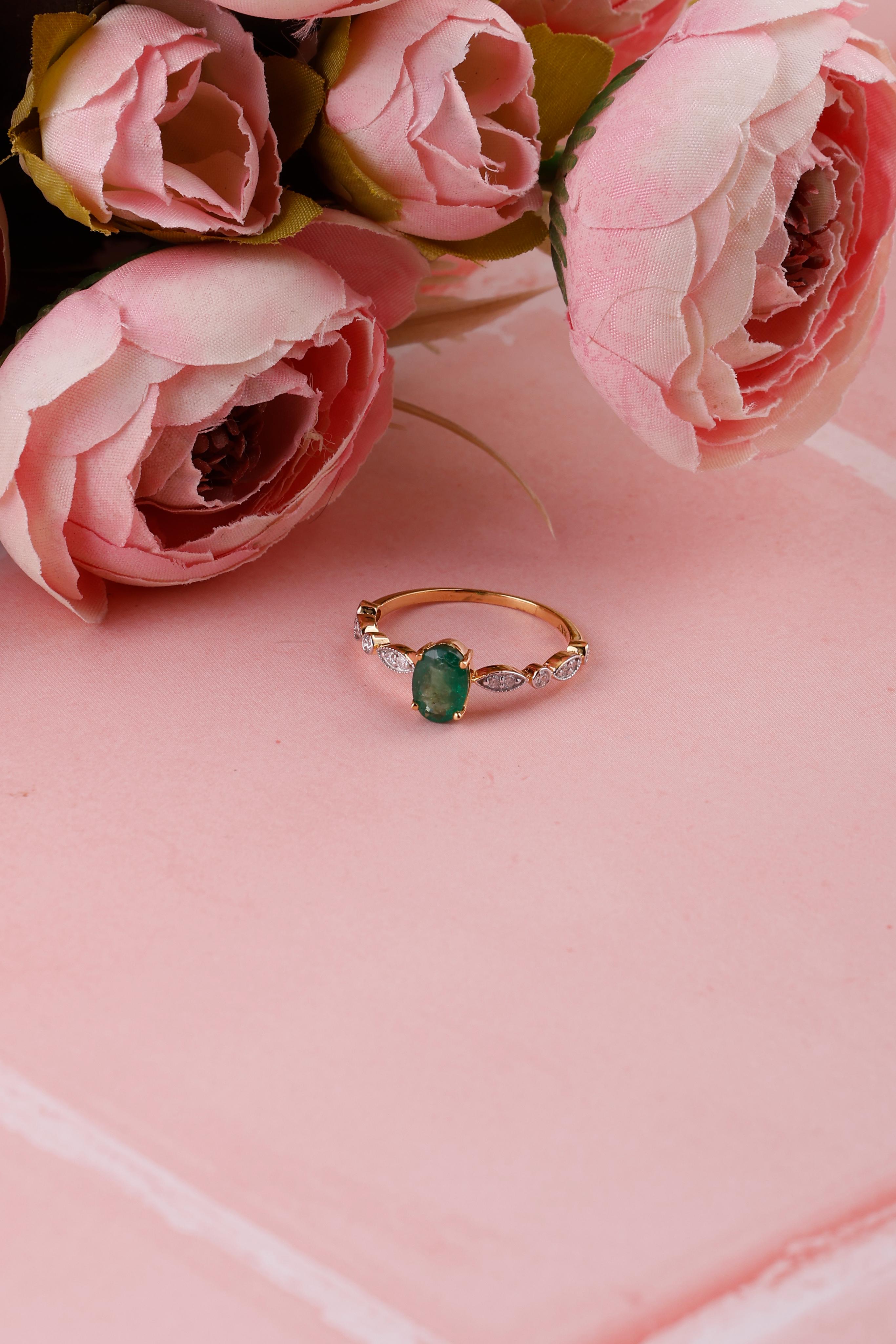 14K Gold Emerald & Diamond Oval Ring - Unique Design