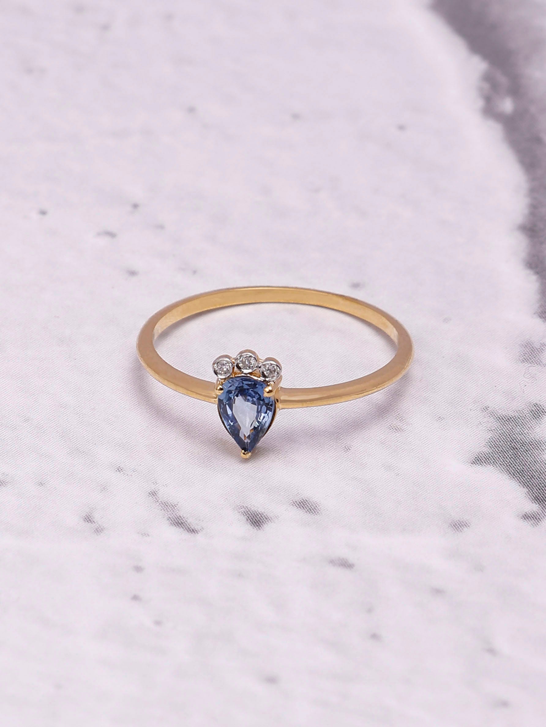 14K Gold Queen Ring Oval Blue Sapphire & Diamond Accent