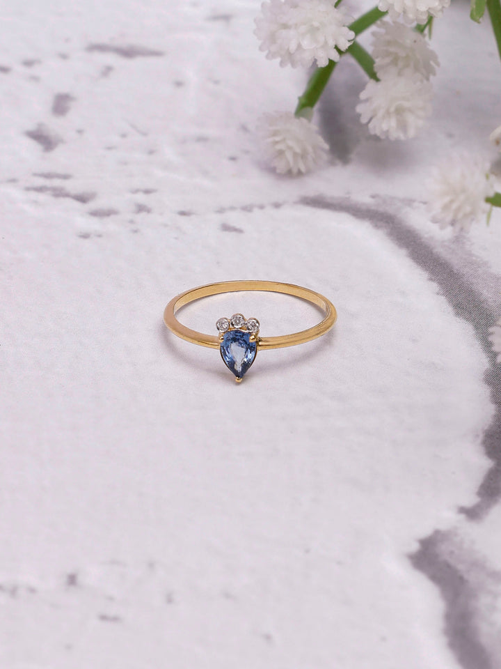14K Gold Queen Ring Oval Blue Sapphire & Diamond Accent